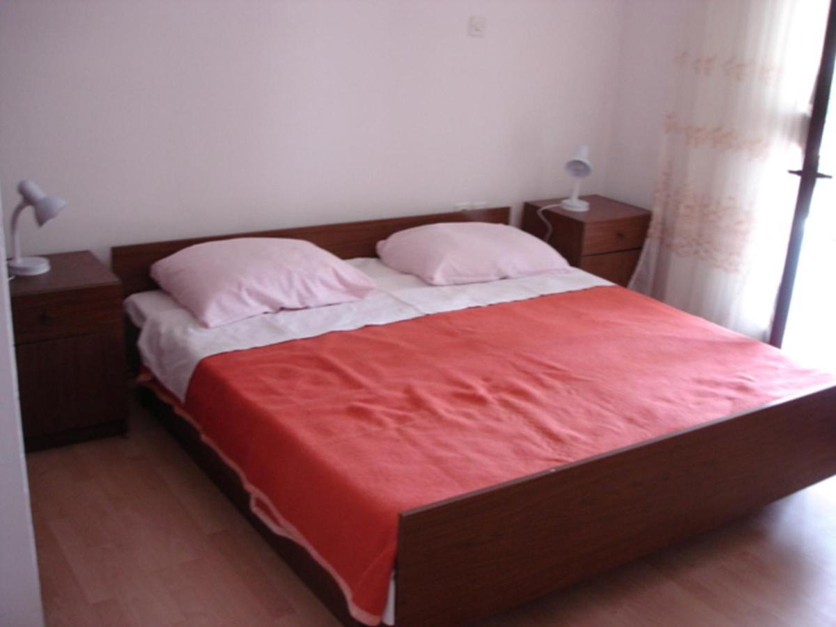 Apartments Vjera Krk Town Exterior photo